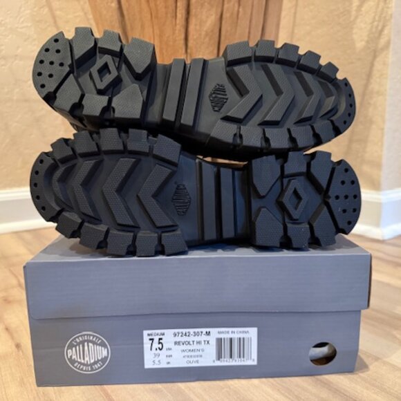 Palladium Women’s Revolt Hi TX Boot - Olive NWT - Picture 4 of 4